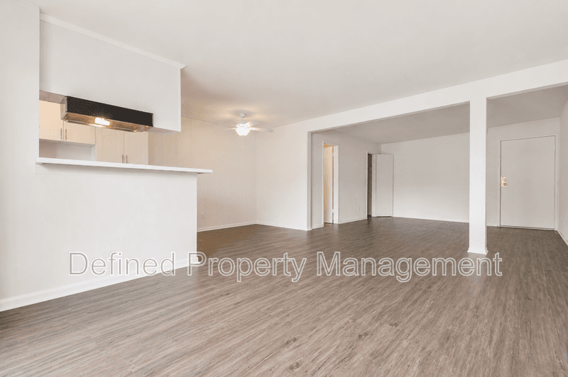 Reseda Condo: 7722 Reseda Blvd 131