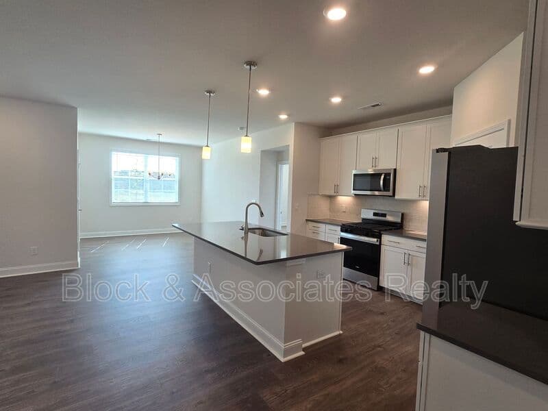 Jamestown House: 304 Sefton Drive