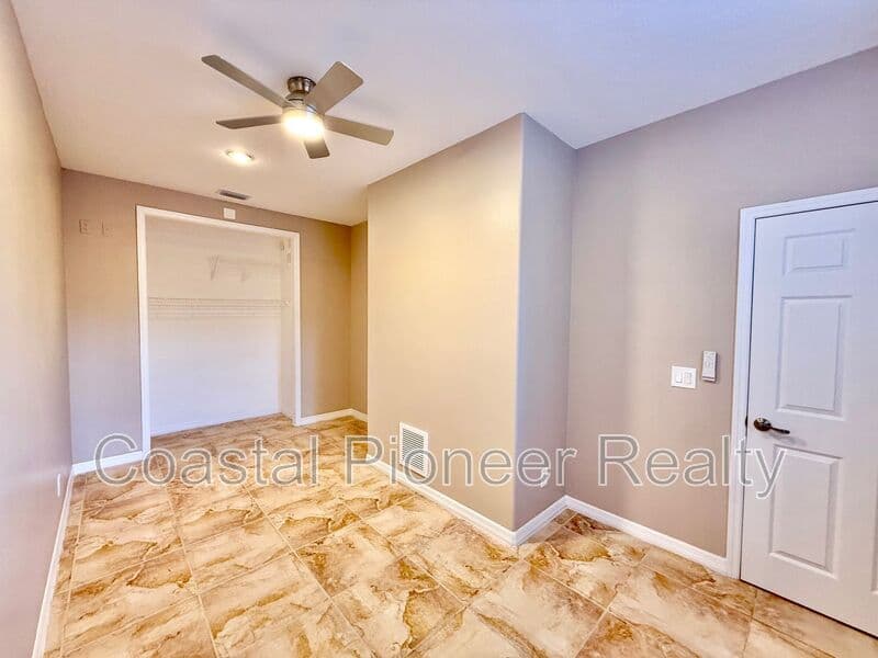 Largo House: 10334 Longwood Dr