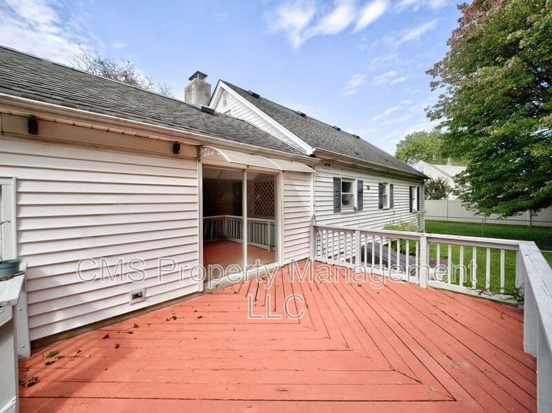 Manville House: 719 Newark Ave