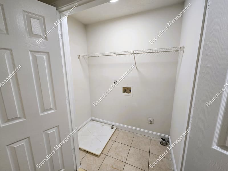 Atlanta House: 1687 Thoms Dr NW