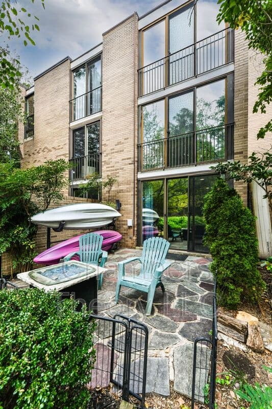 Reston House: 11475 Washington Plz W
