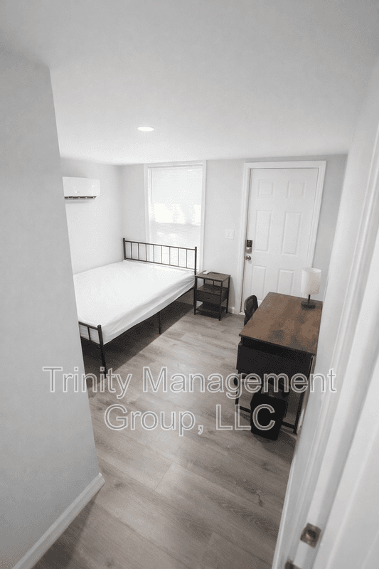 Holiday House: 1935 Speck Dr - Room 1