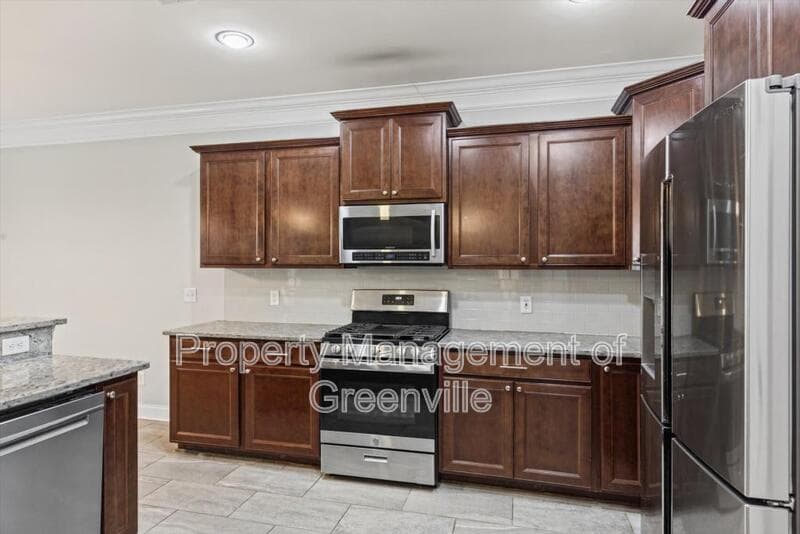 Simpsonville House: 10 Windsor Creek Ct