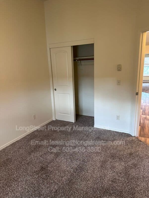 Portland Apartment: 300 SE 148th Ave