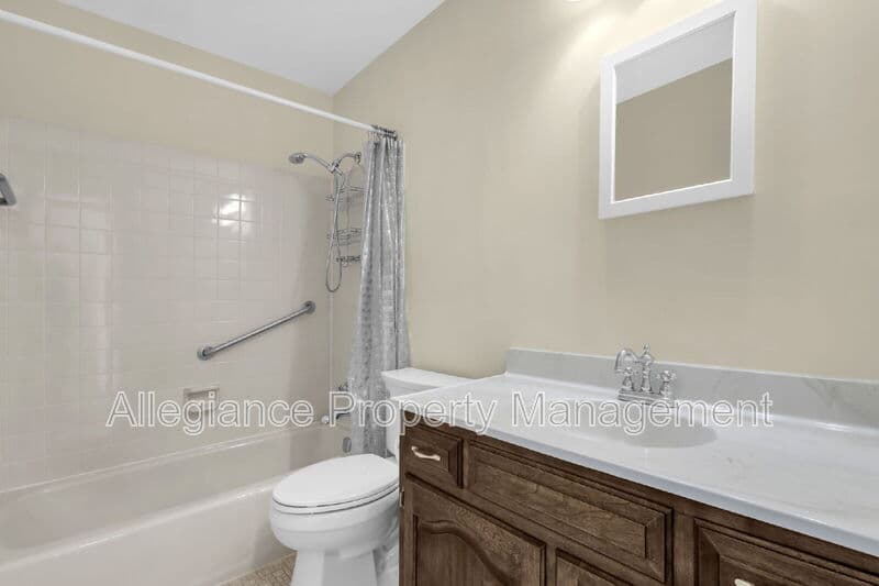 Alexandria House: 2206 Fort Ward Pl