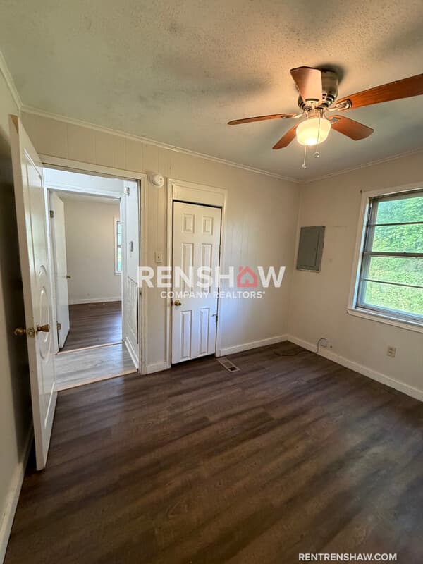 Lexington House: 450 Bedwell St