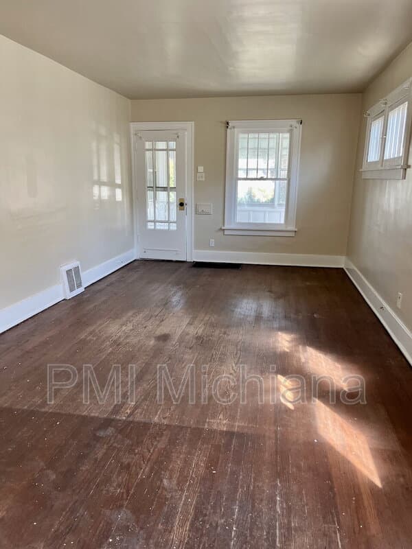 Mishawaka House: 121 W 12th St