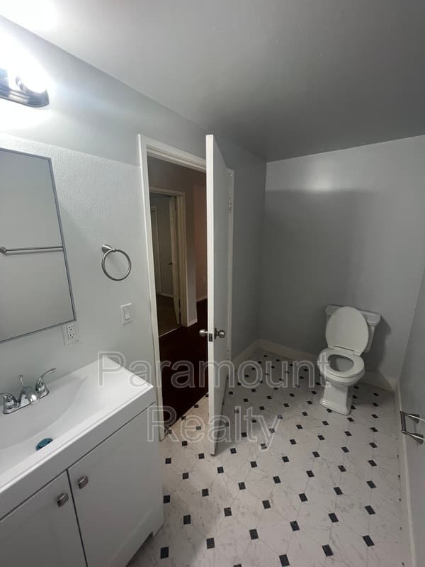 Richmond Condo: 171 22nd St.