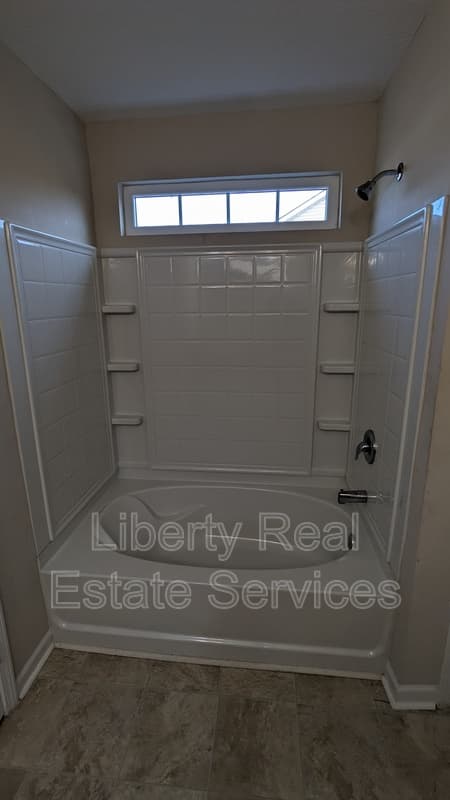 Hinesville House: 1318 Evergreen Trl