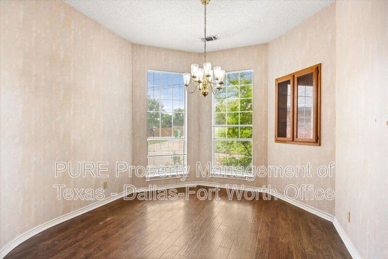 Granbury House: 3905 Frisco Cir