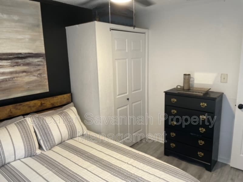 Savannah House: 626 East Waldburg Street