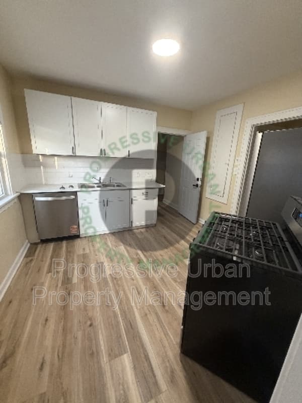 Cleveland Condo: 4427 West 49th Street - Upstairs