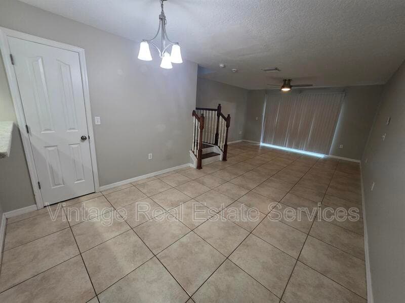 Tampa House: 8110 Silent Creek Dr