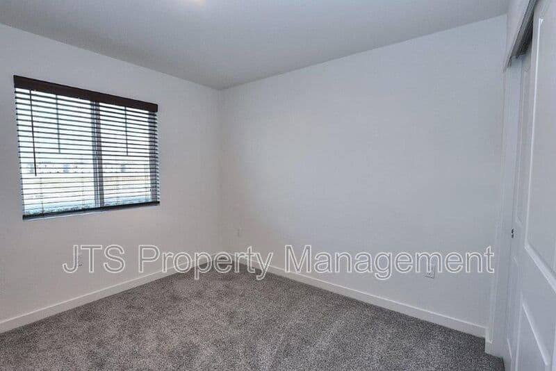 Roseville House: 2049 Shady Tree Circle