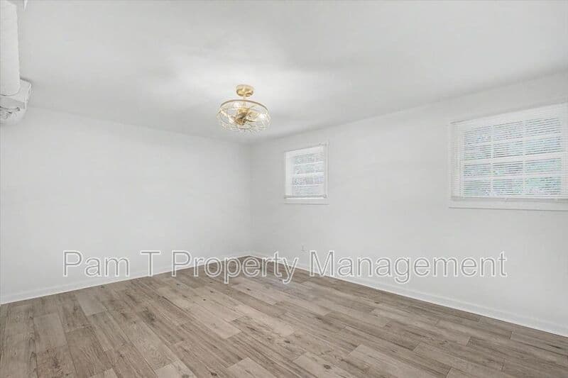 Savannah House: 201 - A W 37th St