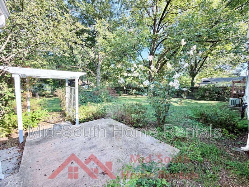 Memphis House: 594 South Graham Street