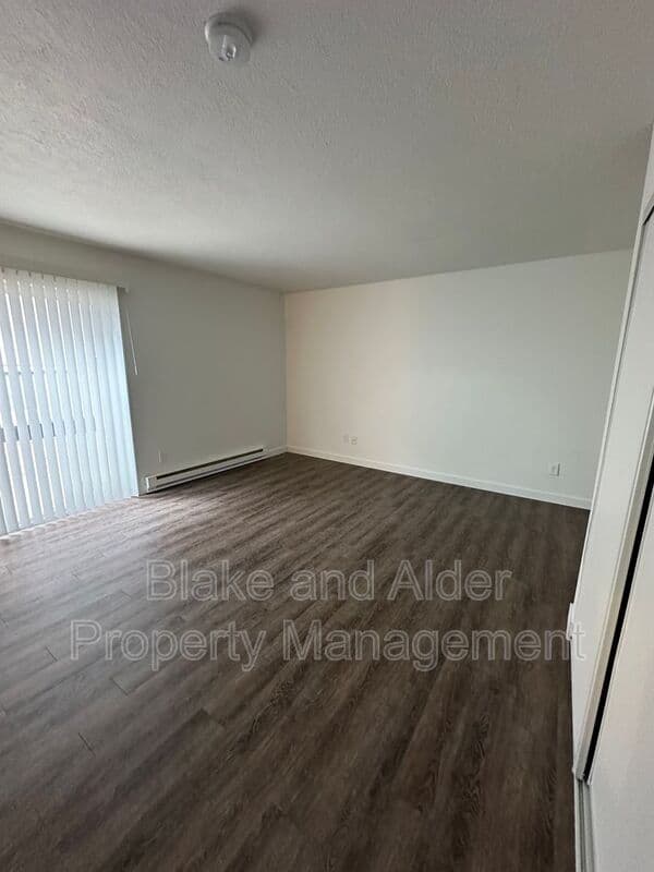 Portland House: 15847 SE Stark Street