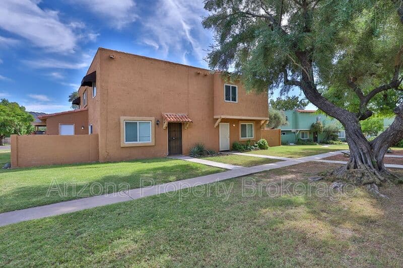 Phoenix Townhome: 851 E. Cochise Dr.