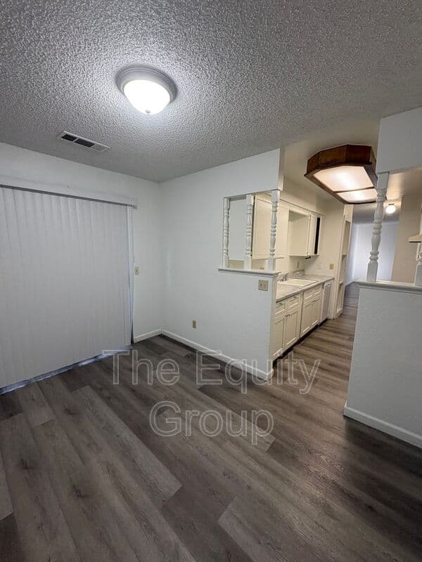 Visalia House: 1826 E Vassar Ave