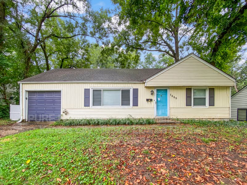 Prairie Village House: 7669 Rainbow Dr