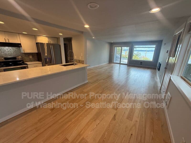 Renton Condo: 3306 Lake Washington Blvd N