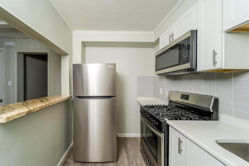 Albany House: 139 North Pine Avenue