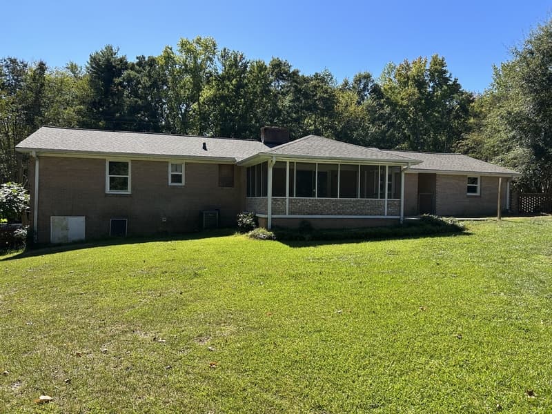 Greenville House: 105 Spring Valley Road