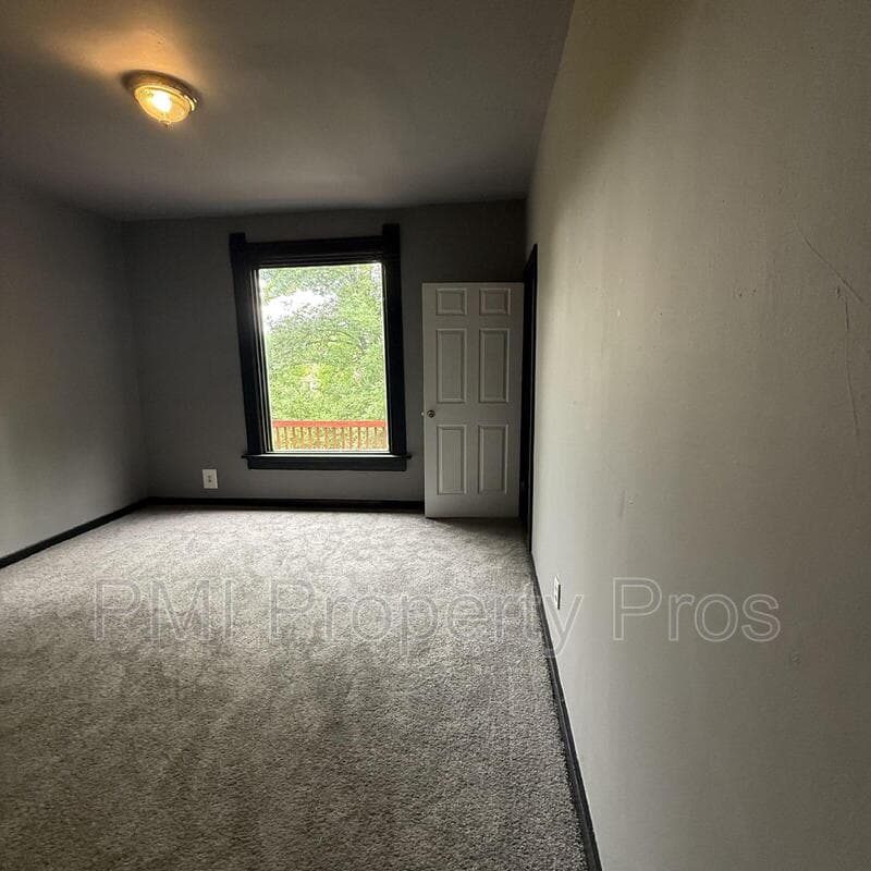Milwaukee Condo: 3127 West Garfield Avenue
