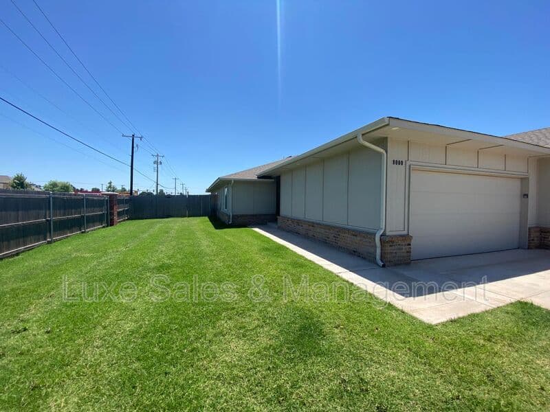 Okahoma City House: 8000 NW 110th Dr