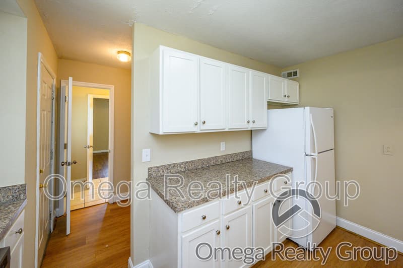 Birmingham House: 413 Wedgeworth Rd