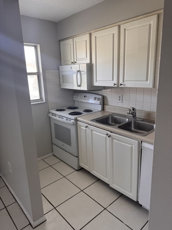 Sarasota Condo: 2481 8th Street #69