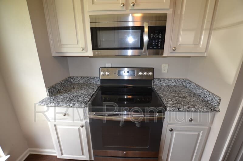 Baton Rouge House: 14835 Central Woods Ave.