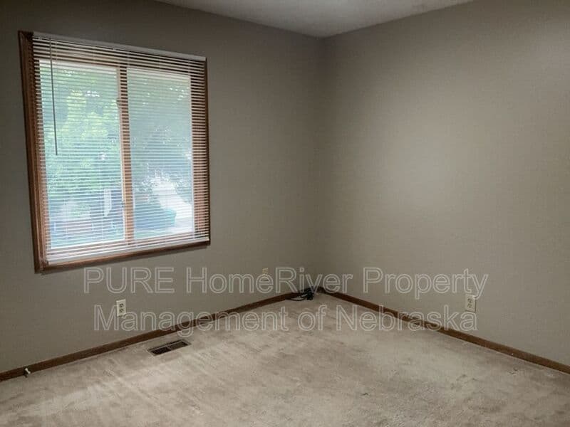 Ralston House: 6723 Woodbine Cir
