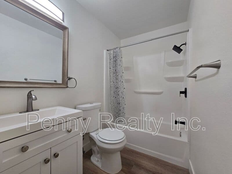 San Diego House: 6046 Reo Pl