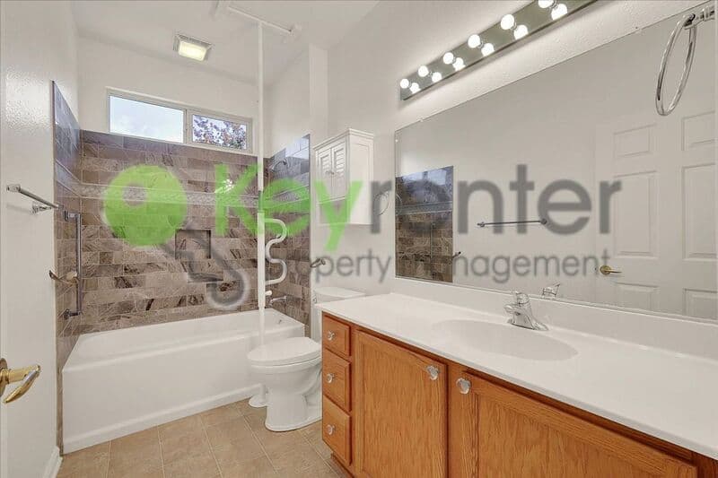 Lincoln House: 2532 Woodacre Lane