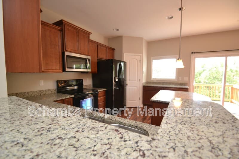 Durham House: 208 Irving Way