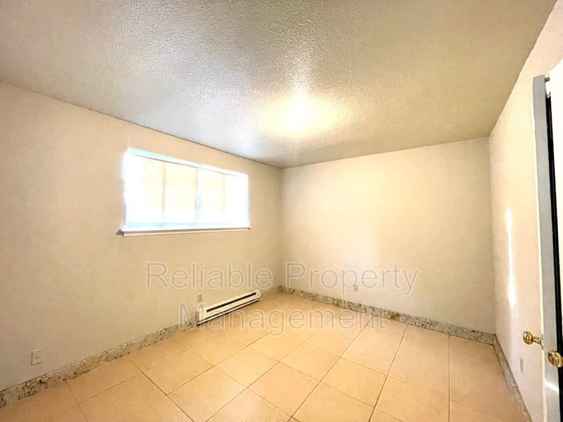 Selma Condo: 606 Winston Circle