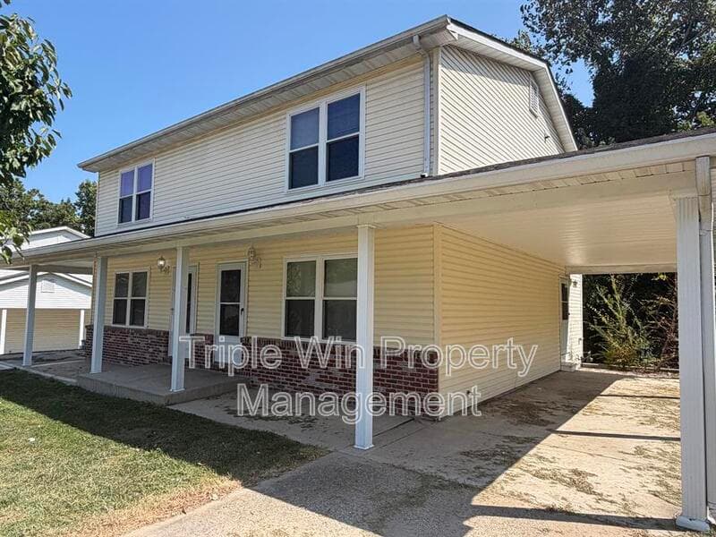 Saint Charles House: 224 Diekamp Ln