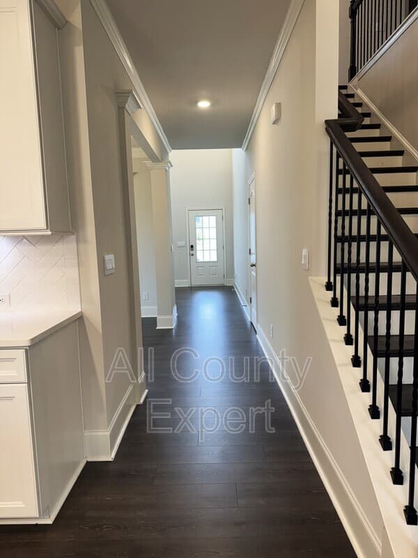 Cumming House: 5595 Loring St