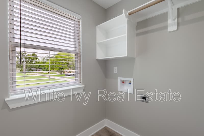 Point Blank House: 250 N Shady Oaks