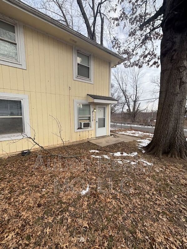Independence Condo: 8738 E. Thompson Ave.