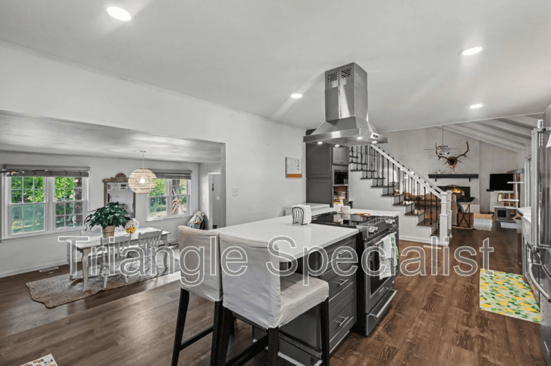 Raleigh House: 4101 Pickwick Drive