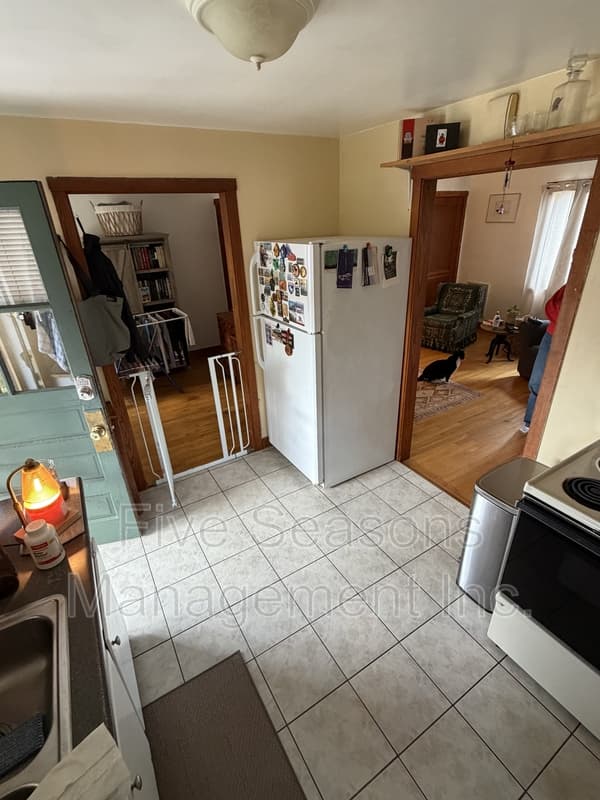 Burlington Condo: 1083-1085 North Avenue - 3