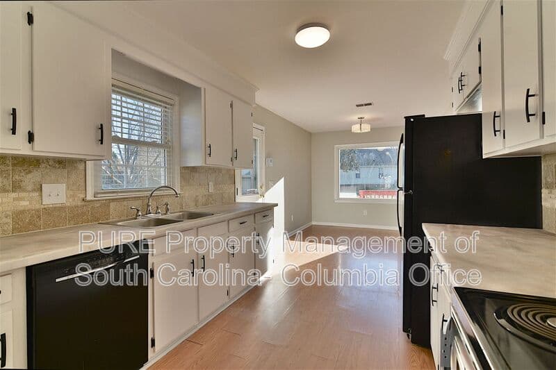 Lexington House: 213 Puller Ct