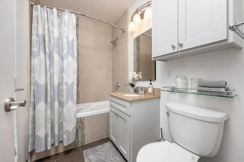 San Carlos House: 1354 Oakhurst Ave