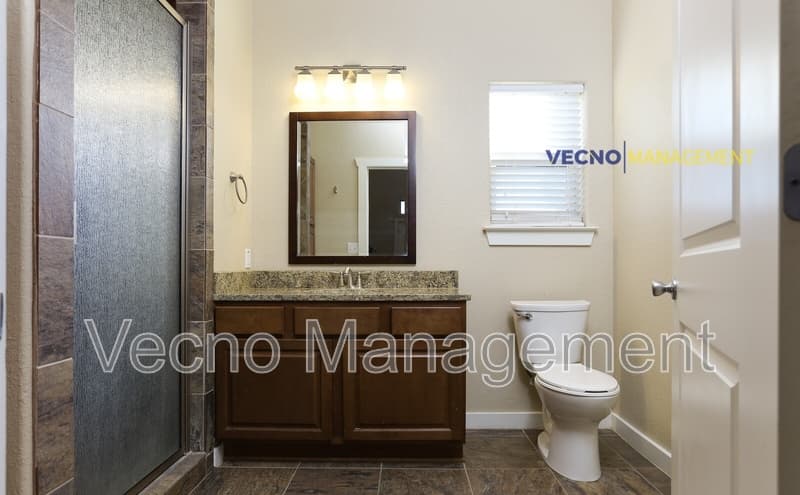 Pleasanton House: 215 Circle Court