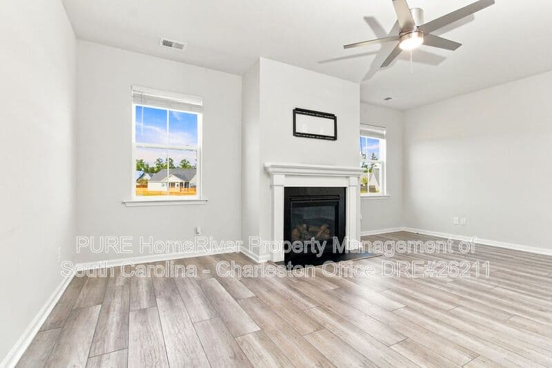 Summerville House: 476 Richfield Way