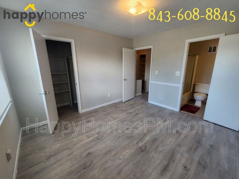 Charleston House: 921 Nabors Drive