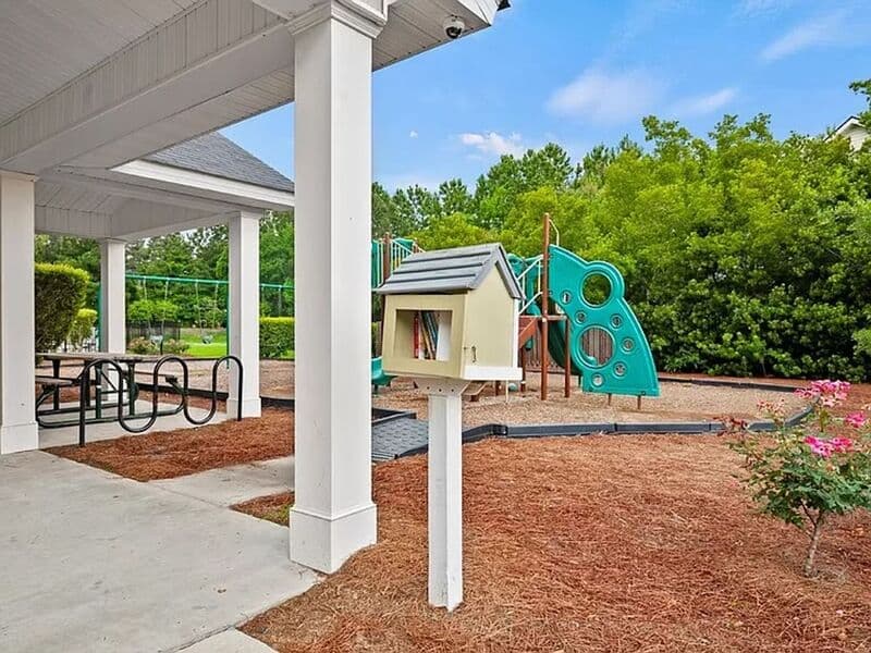 Richmond Hill House: 252 Cottonham Ct